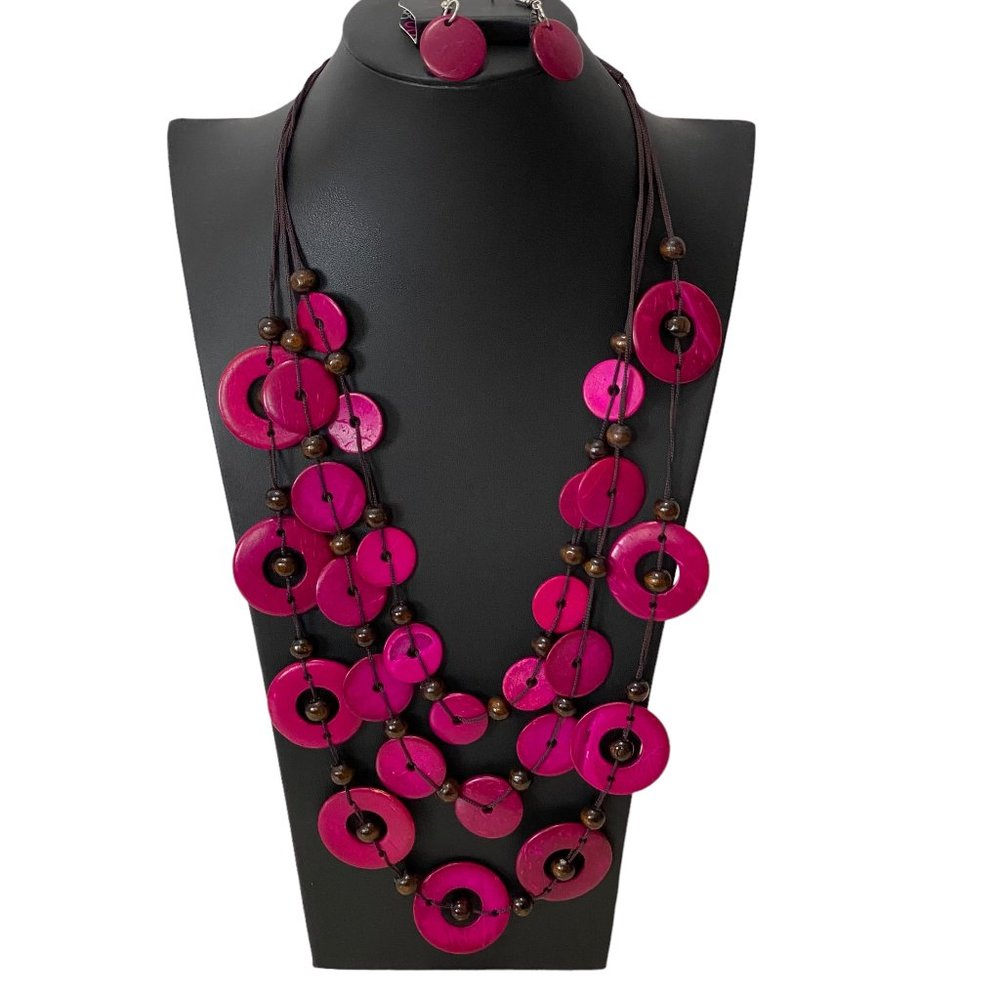 (4-108) Hot Pink Three Strand Necklace W/Wooded Beads & Matching Pieced Earrings